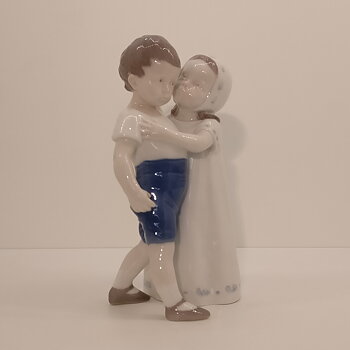 Love refused figurin 1614 från Bing & Grøndahl 