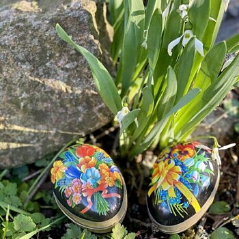 Påskägg svart blomma med rosett 9 cm