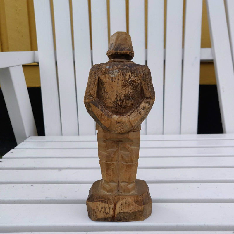 Snidad träfigur  - 2