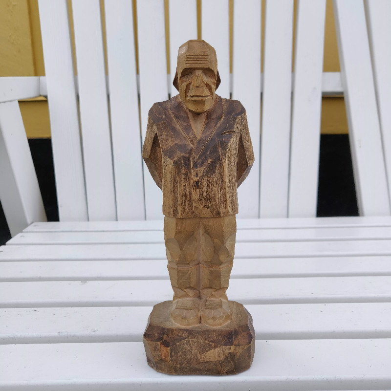 Snidad träfigur 