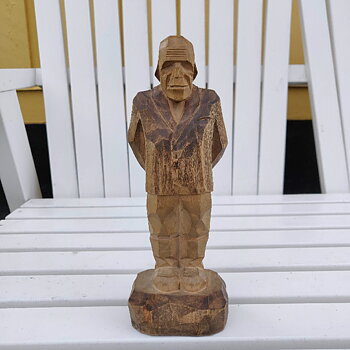 Snidad träfigur 