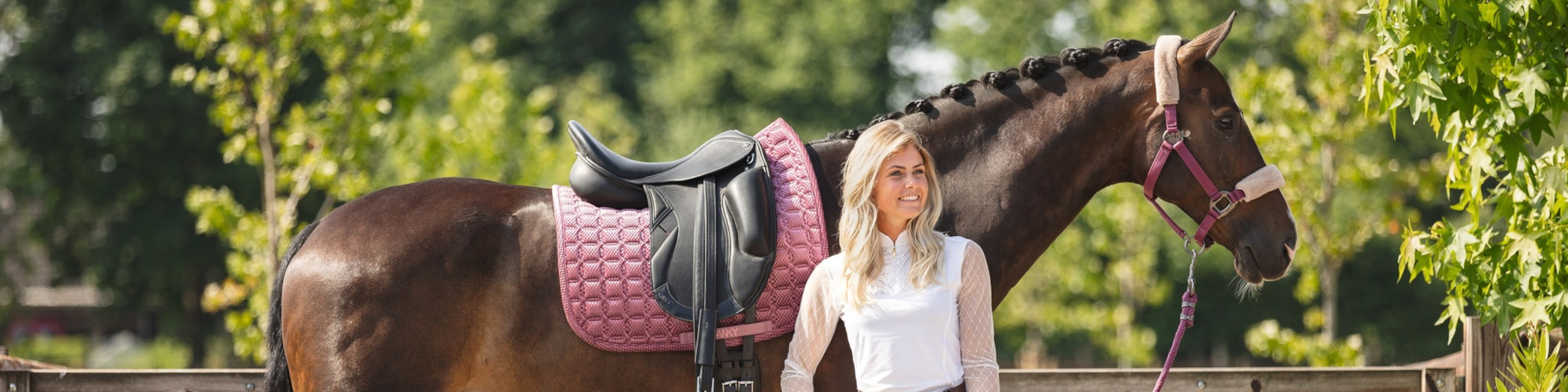 Dressage saddle pad
