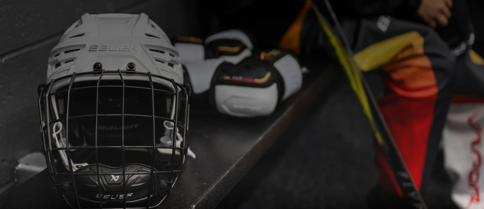 SOMMARENS STORA HOCKEY REA Fynda mängder av utgående Klubbor , Skydd , Skridskor till grymma priser! 30-60%