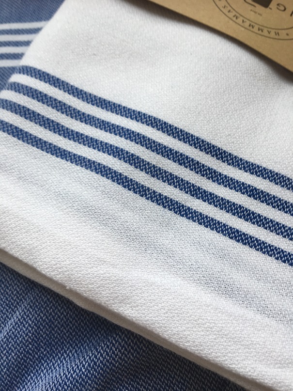 HAMAM-HANDDUK - WHITE WITH ROYAL BLUE STRIPES