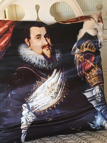 VACKERT KUDDFODRAL - RENAISSANCE MAN