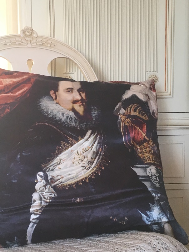 VACKERT KUDDFODRAL - RENAISSANCE MAN - 2