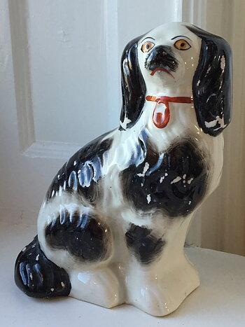 ANTIK ENGELSK FÖNSTERHUND