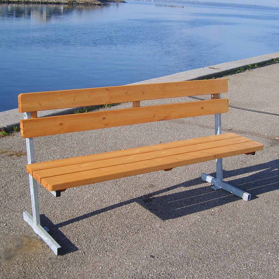 Bänk med rygg