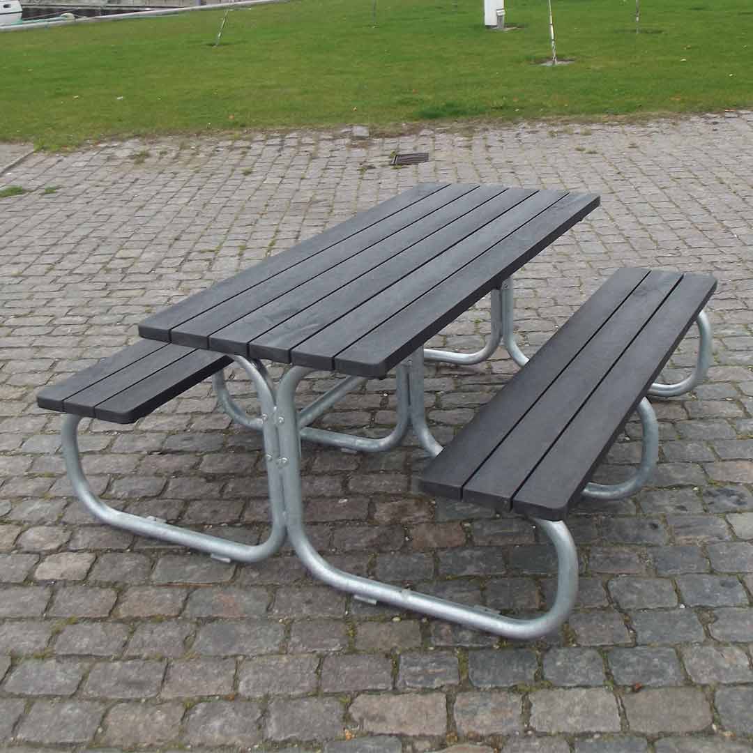 Bänkset i återvunnen plast