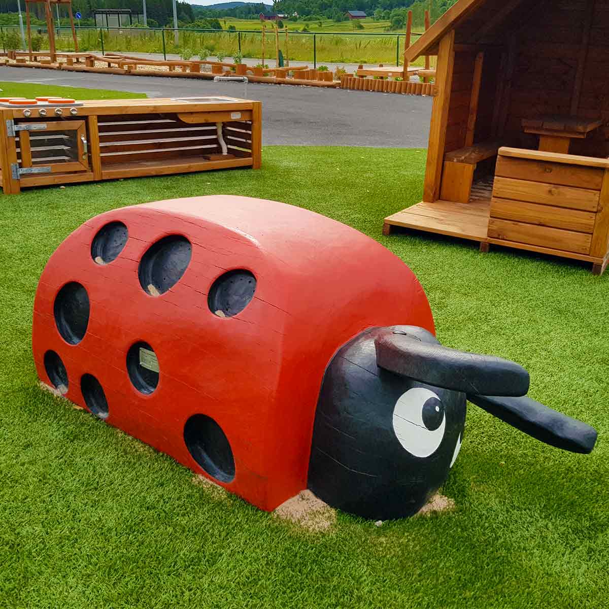 Träskulptur Nyckelpiga - 2