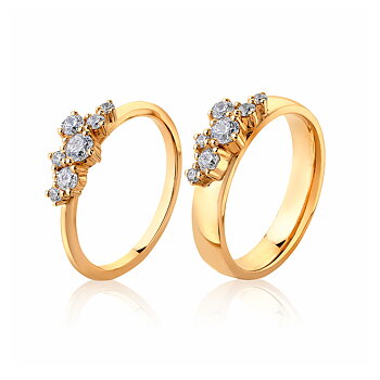 9011-1,6K Sten: 1×0,14 ct & 2×0,07 ct & 1×0,04 ct & 3×0,02 ct Fattning: Teodora