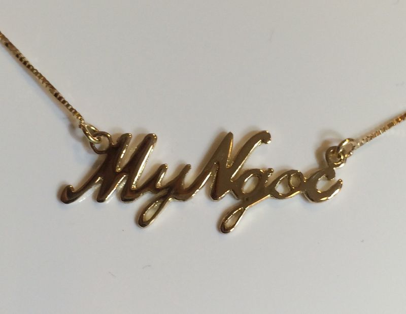 Mittnamnhalsband Namnhalsband i 18k guld 
