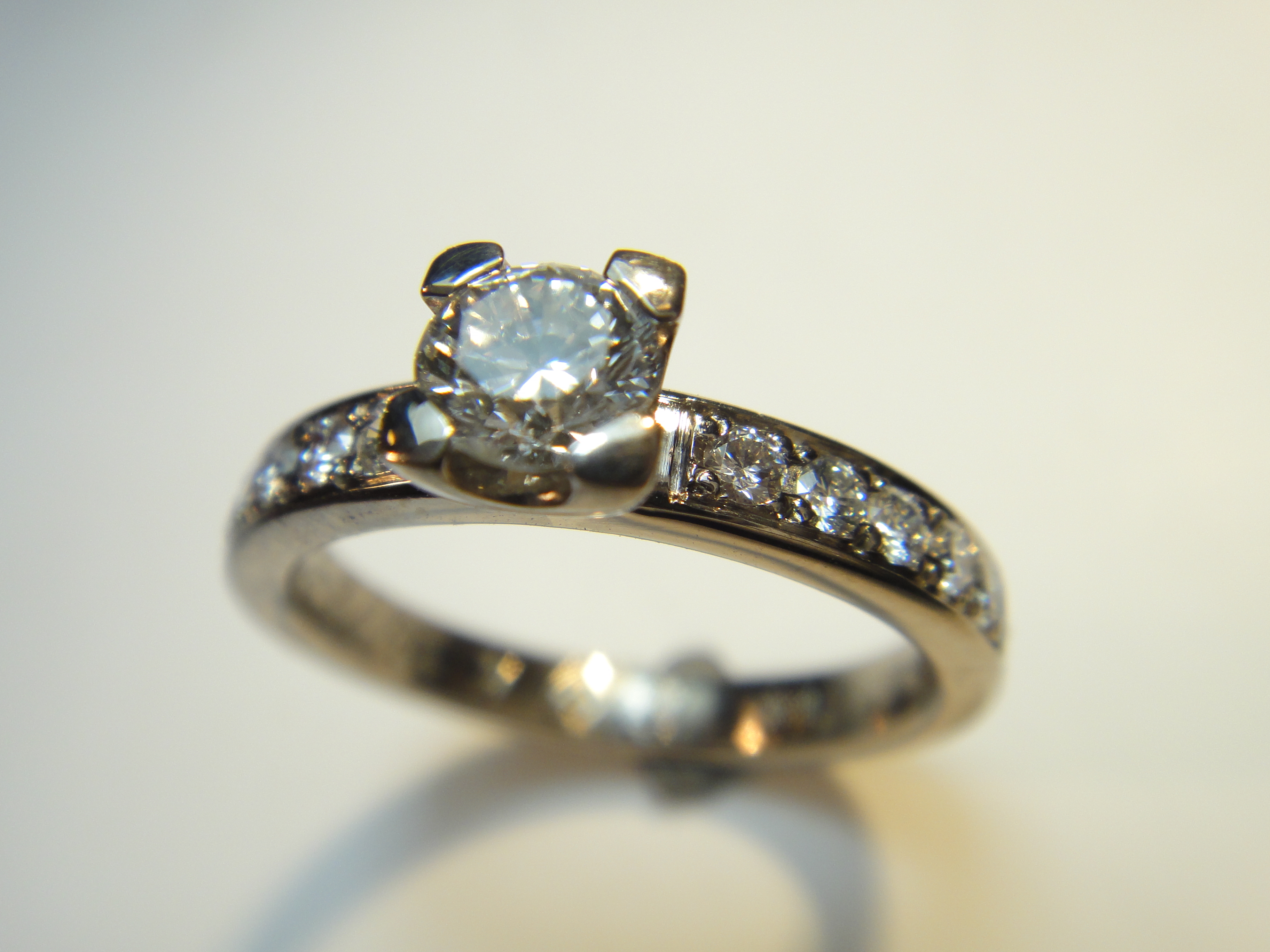 Allians Solitär 0,46ct