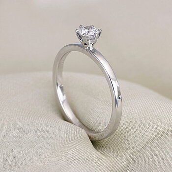 9015 EF39 - Lab grown solitärring 0,30 ct i vitguld