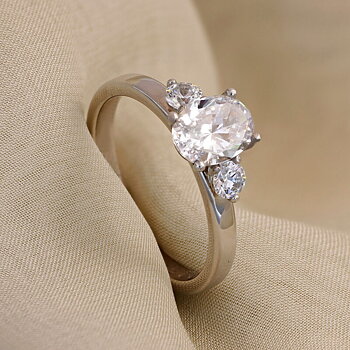 Agneta - Lab Grown sidostensring oval 1,25 ct i vitguld