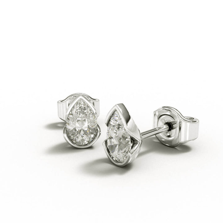 ELOGE - Pear Cut Diamond Studs 0,60 i vitguld - 5