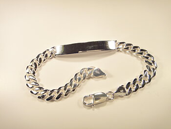 Silver armband med gravyr platta