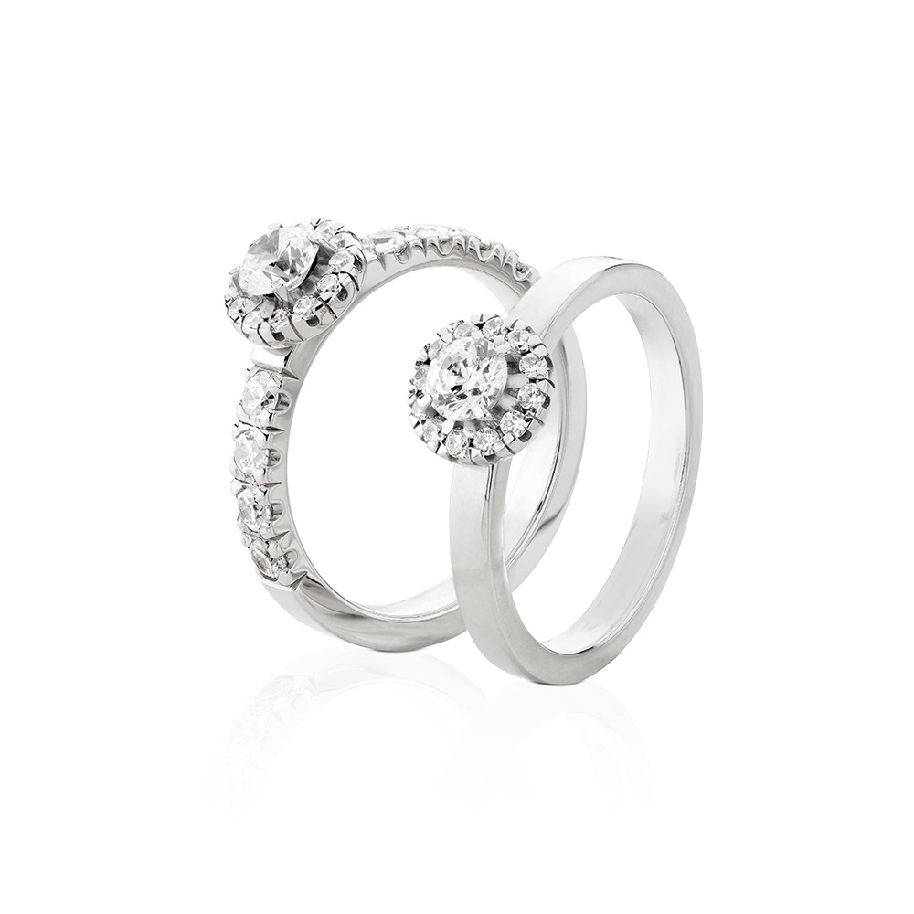 9110-2,5K Sten: 1×0,29 ct & 12×0,01 ct  Fattning: CARM2  mittsten 0,15 ct