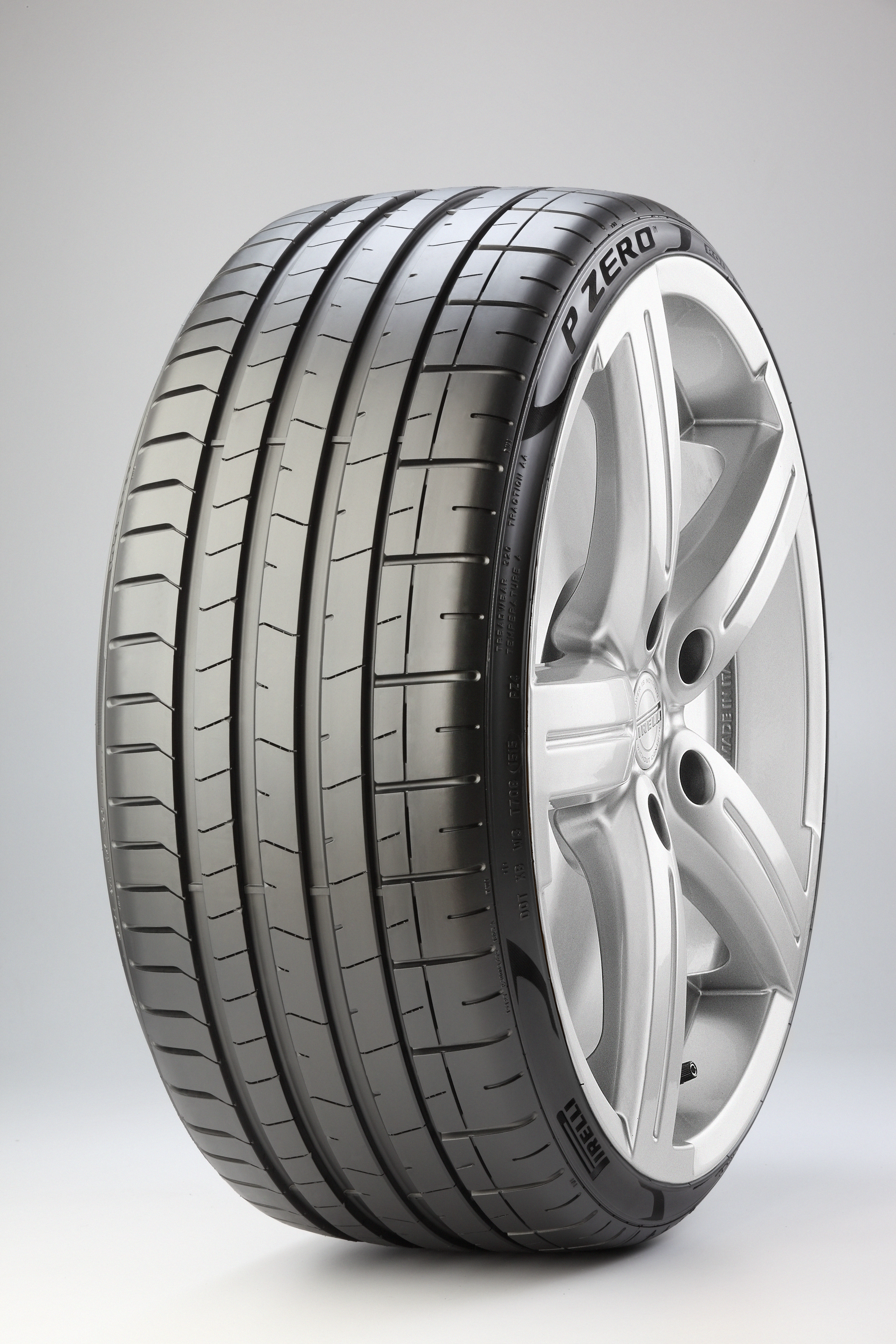 305-35-20 XL 107Y PIRELLI P-ZERO PZ4  - 2