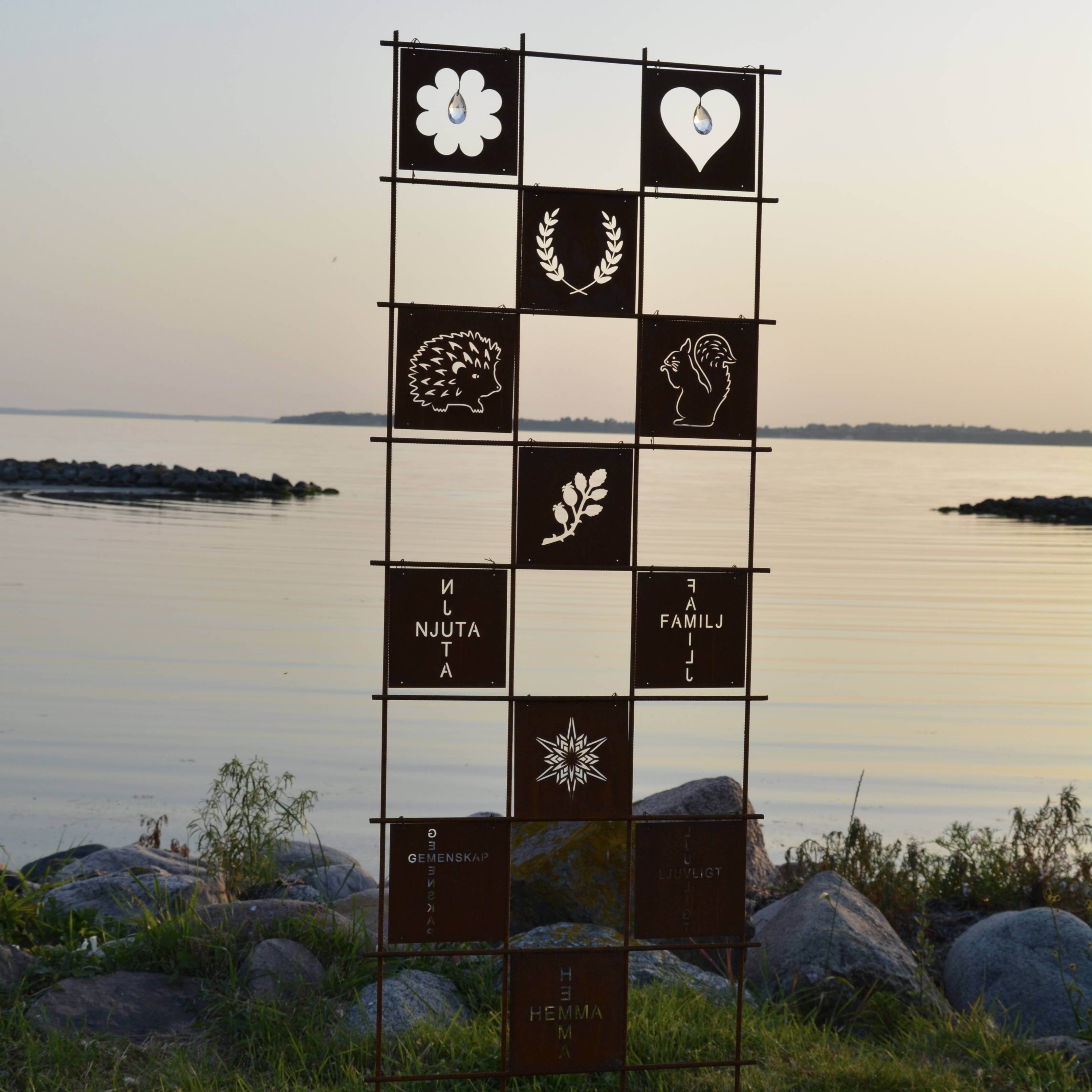 Rostig skylt till armeringsnät PEACE 14 cm