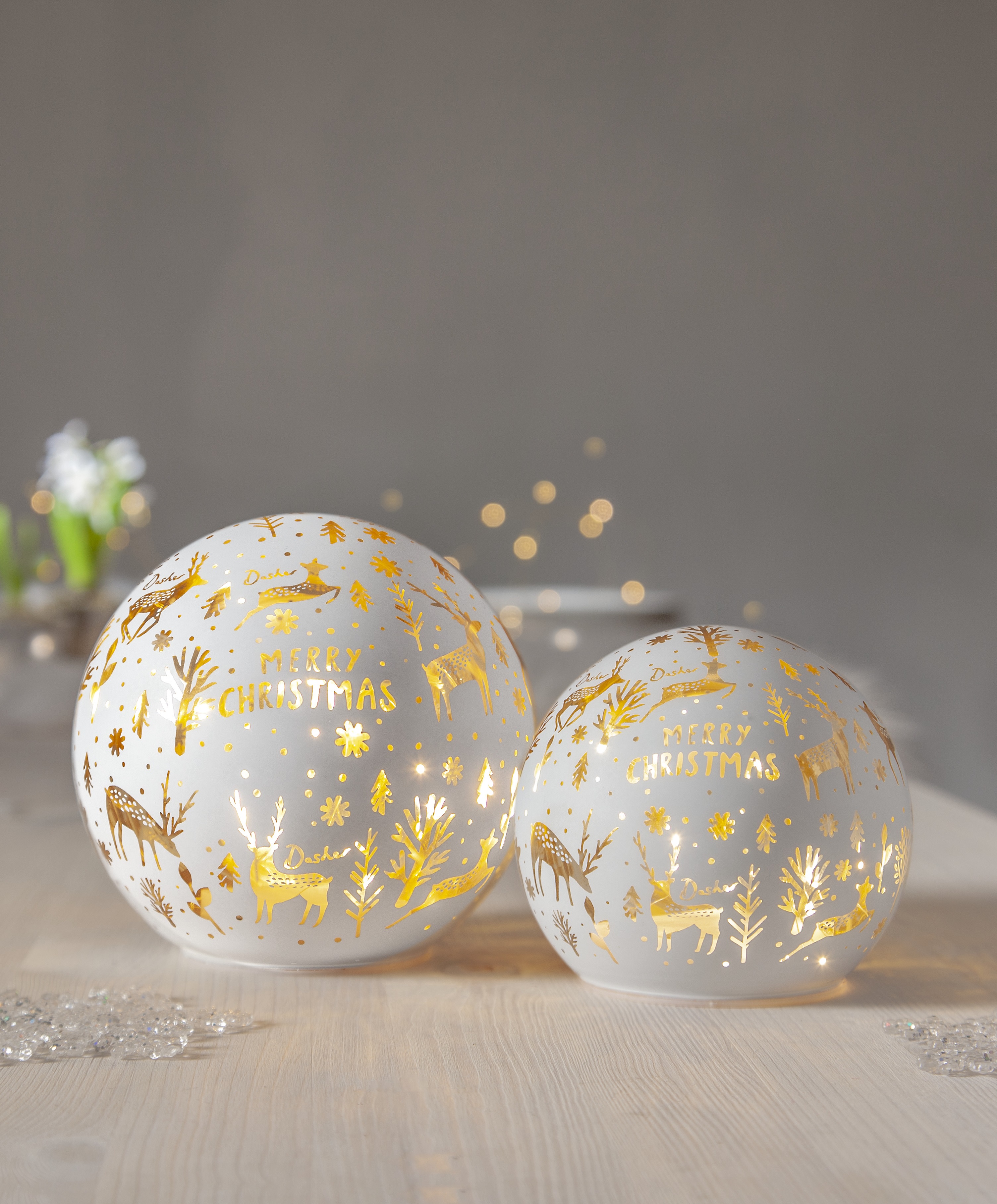 Glaskula med belysning och julmotiv 12 cm - batteri