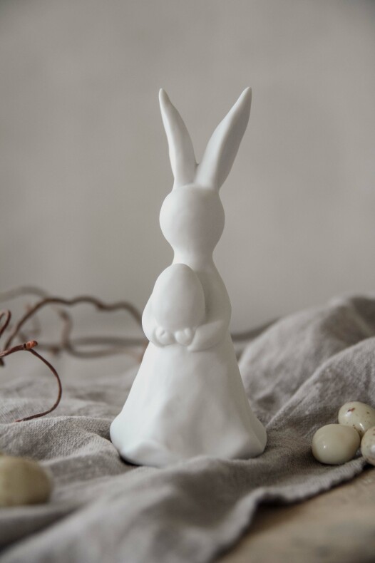 Kanin med ägg stor 16 cm. Majas Cottage bunny