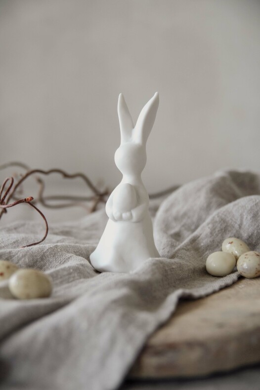 Kanin med ägg liten 12 cm. Majas Cottage bunny