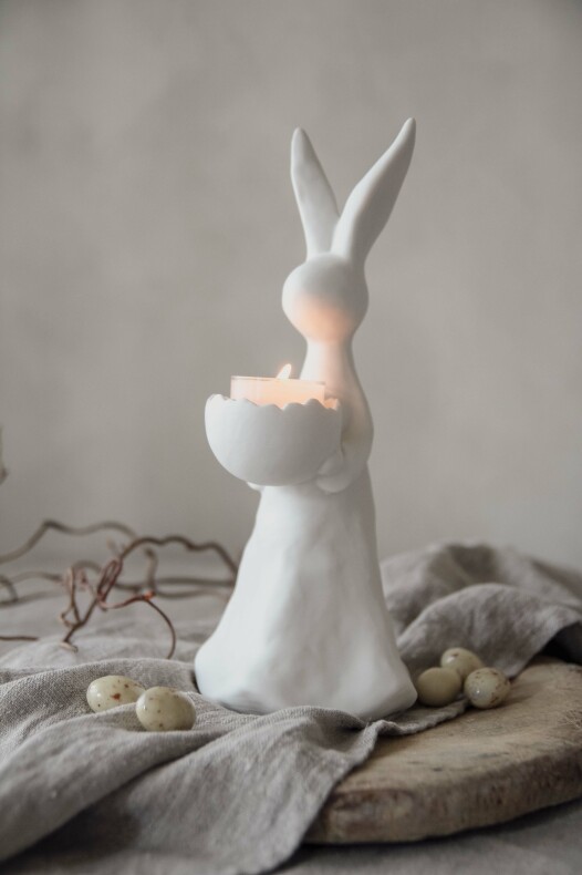 Kanin med ägg och ljushållare 25 cm. Majas Cottage bunny