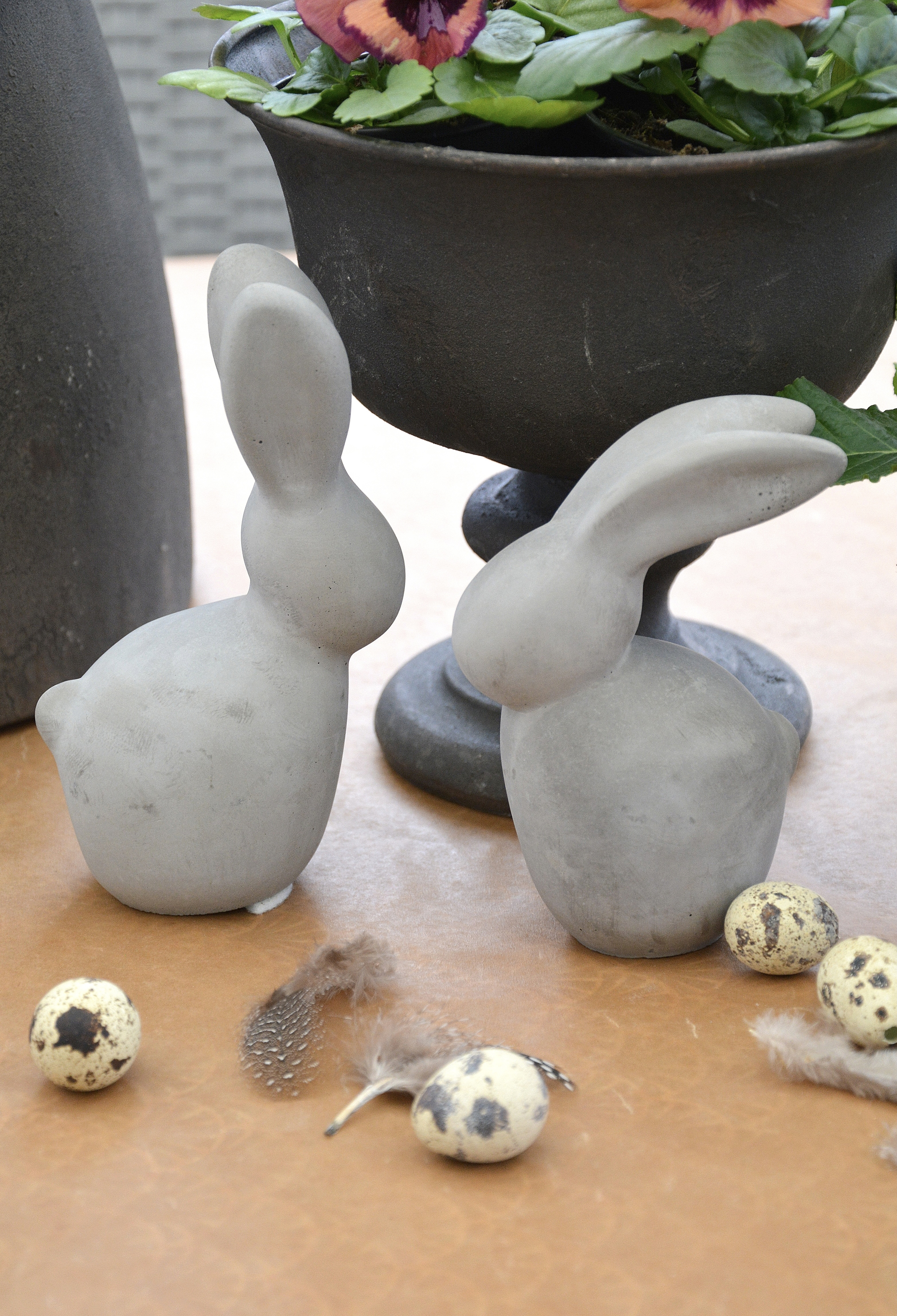 Kanin i betong 13 cm. Öron bak