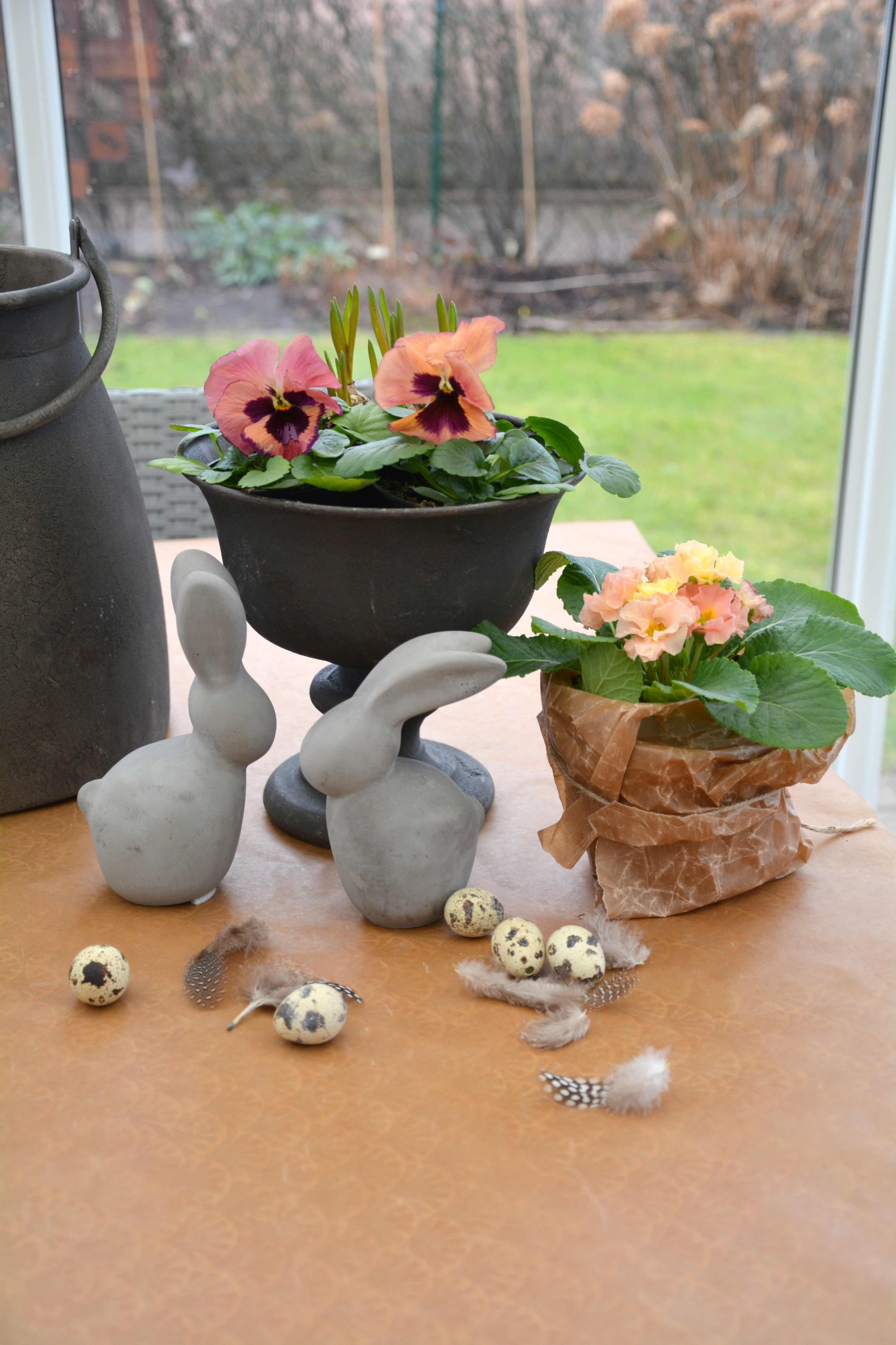 Kanin i betong 13 cm. Öron bak