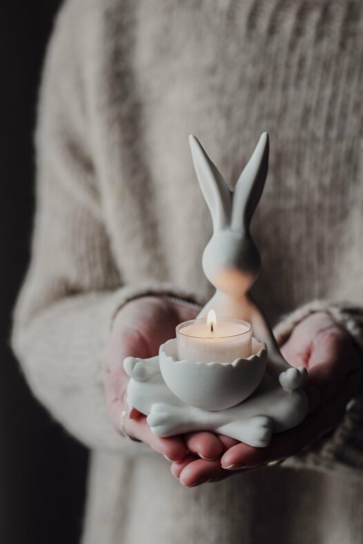 Kanin yoga med värmeljus 15 cm. Majas Cottage bunny