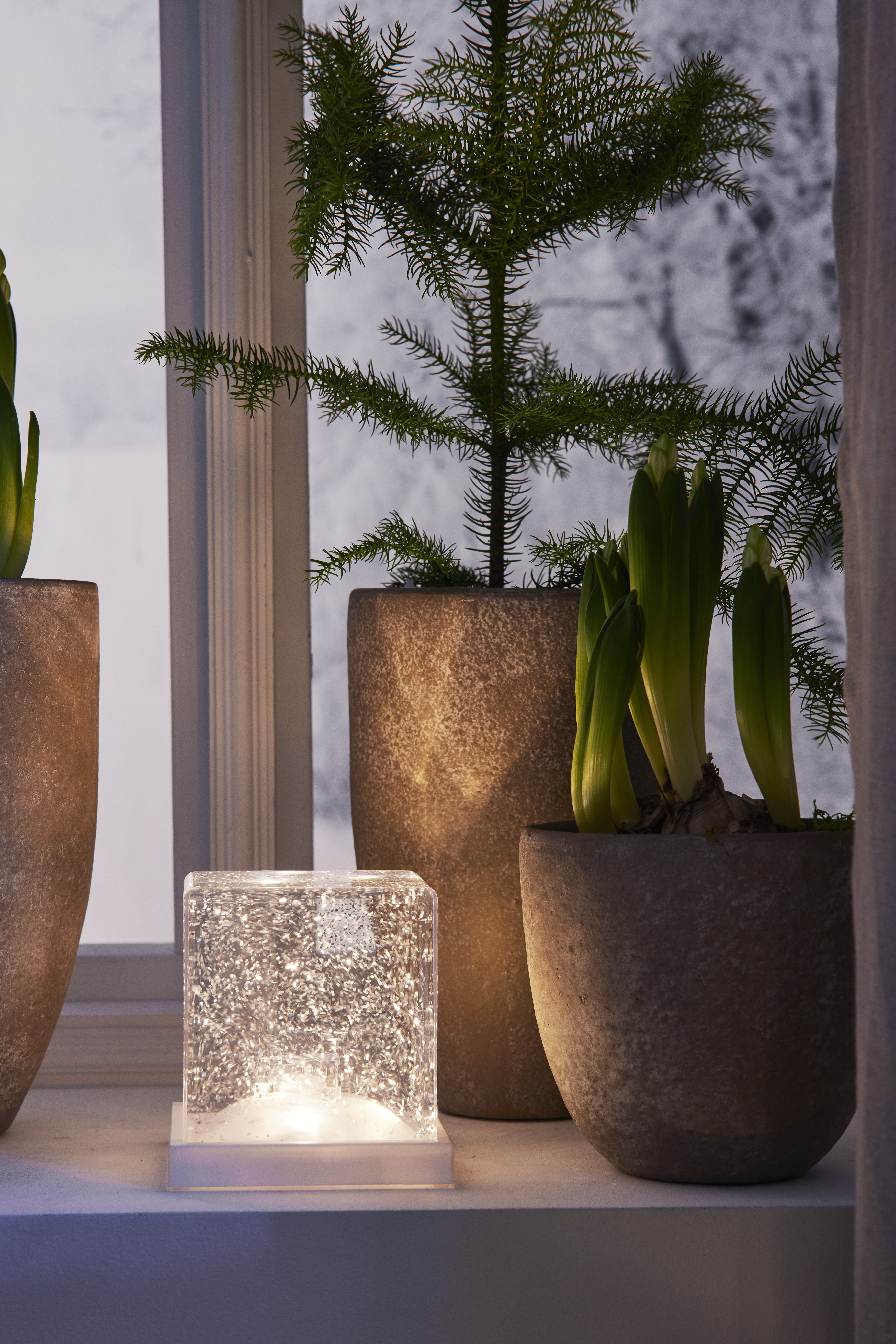 Kub med belysning och glitter stor - batteridriven