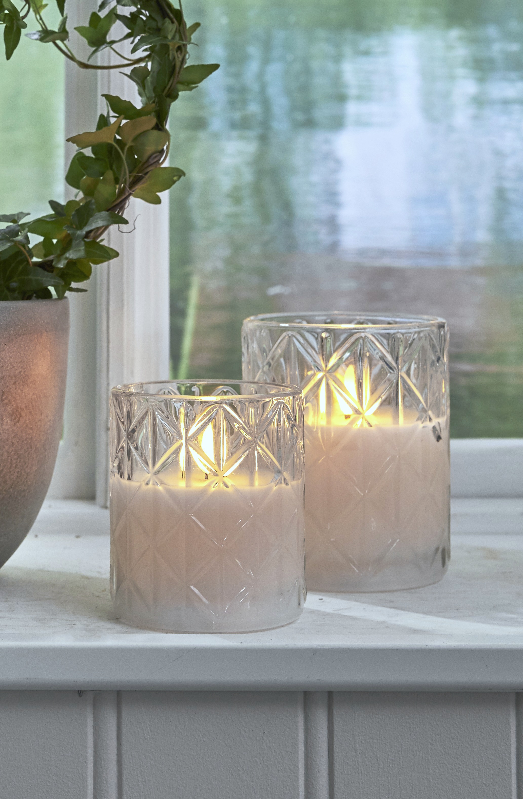 Blockljus i glas med rutmönster 12,5 cm. Batteriljus med timer och LED