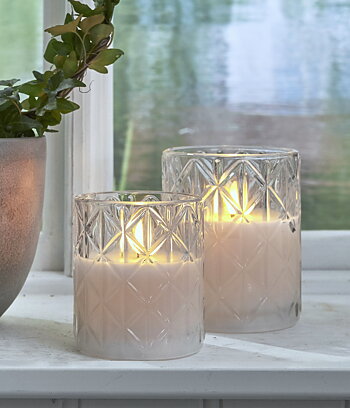 Blockljus i glas med rutmönster 12,5 cm. Batteriljus med timer och LED