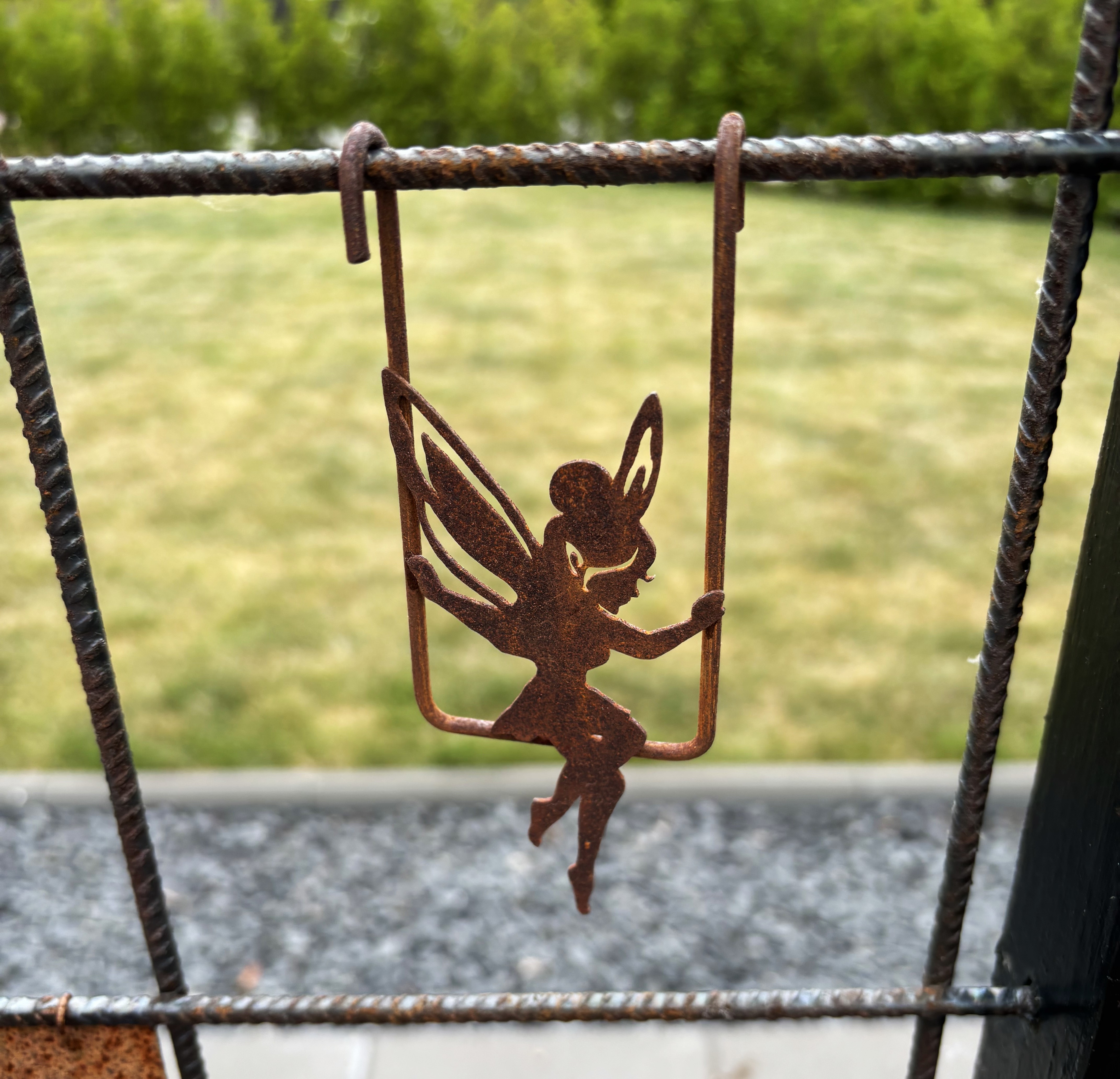 Rostig GUNGANDE ÄLVA till armeringsnät