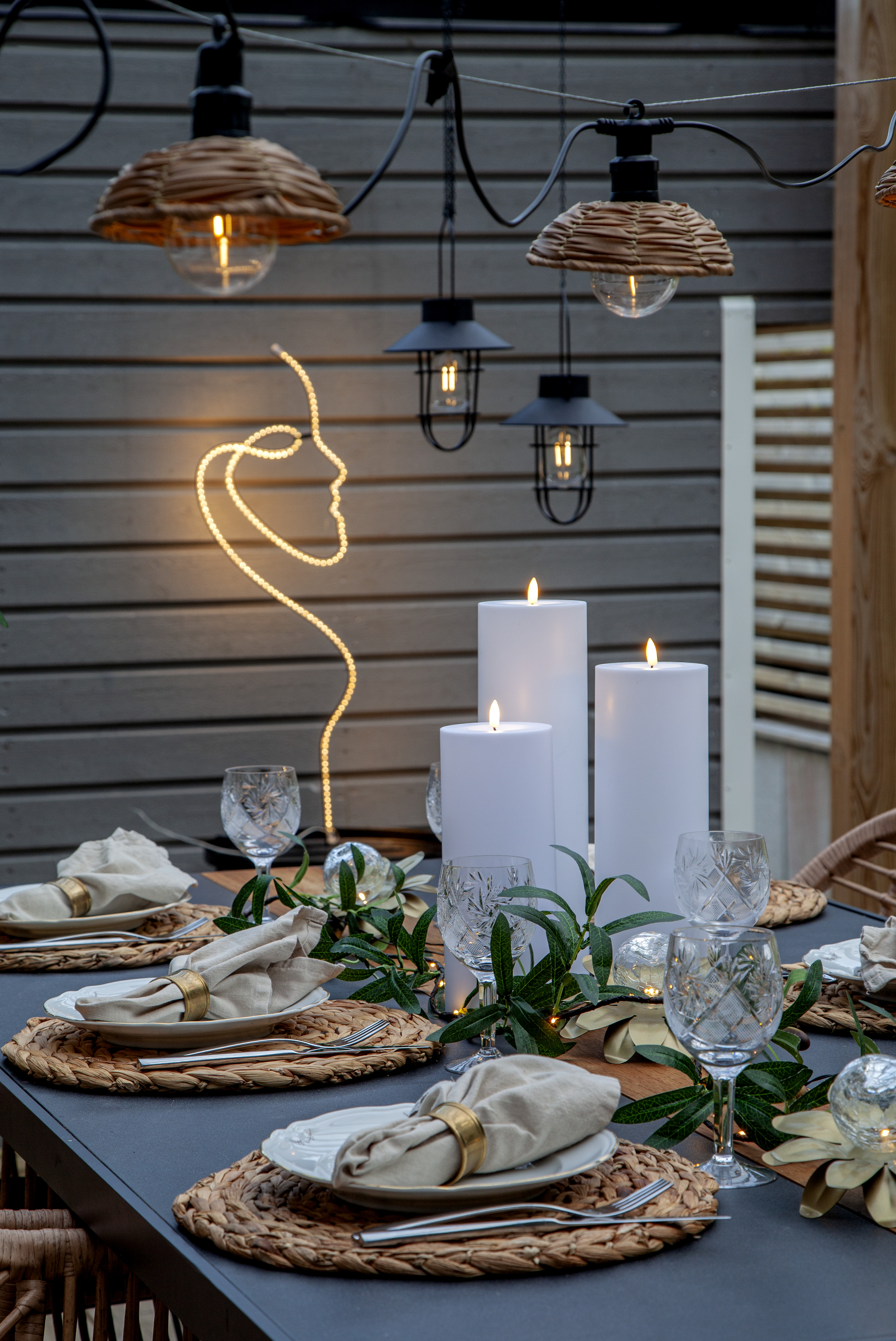 Ljusslinga Stockholm 6 st lampor i rotting med elkontakt