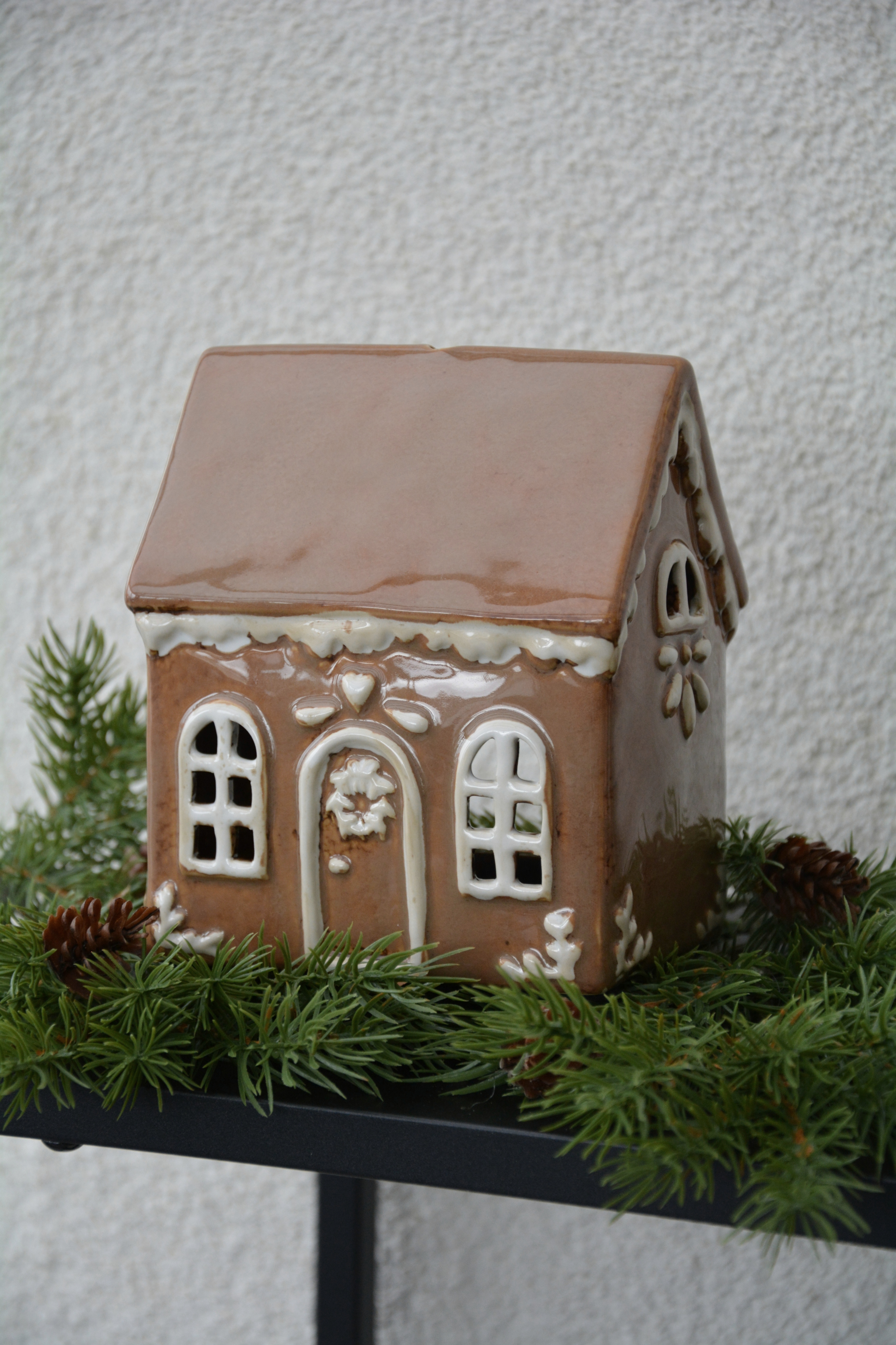 Huslykta pepparkakshus i keramik Nr 1