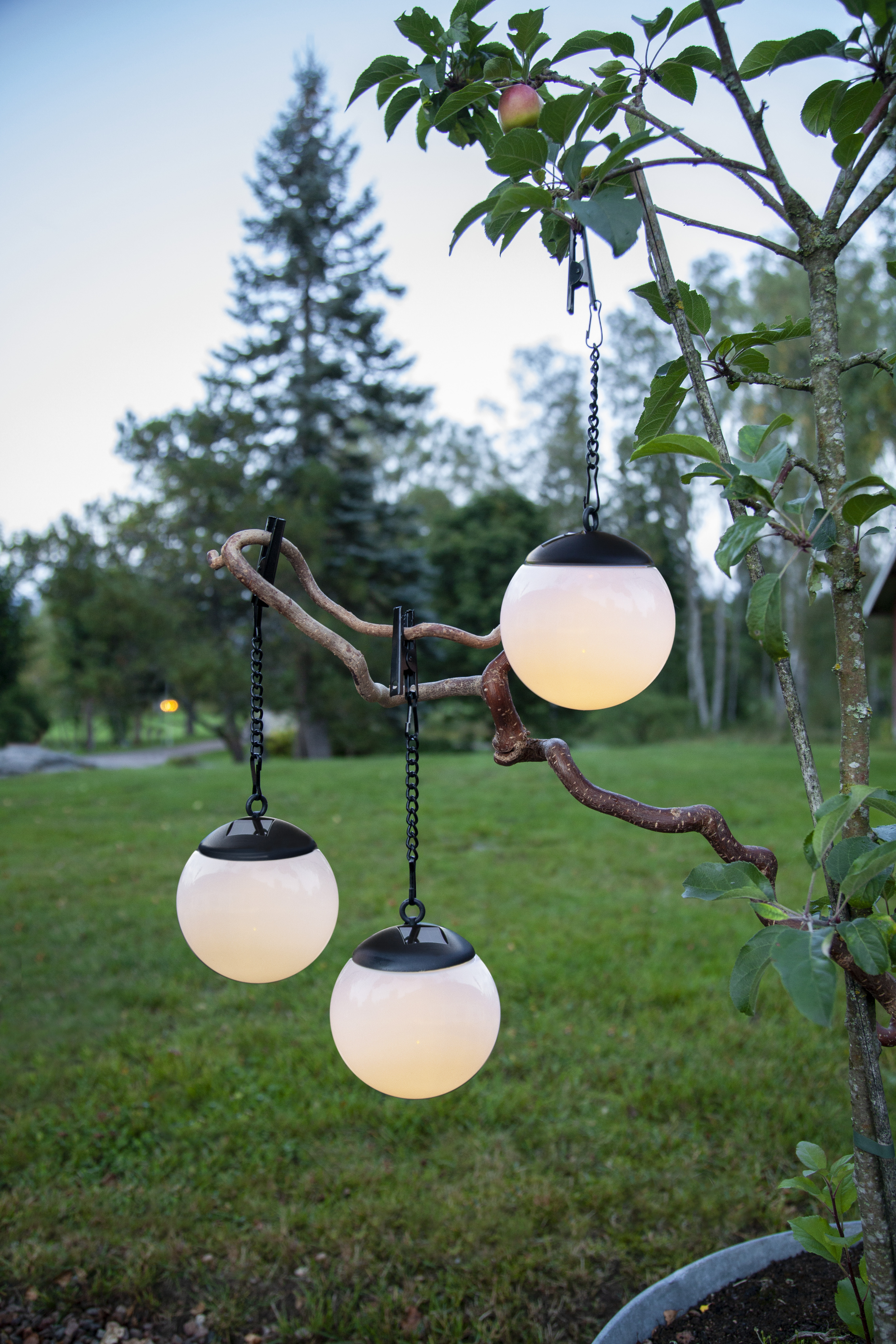 3 st hängande solcellslampor Globus.
