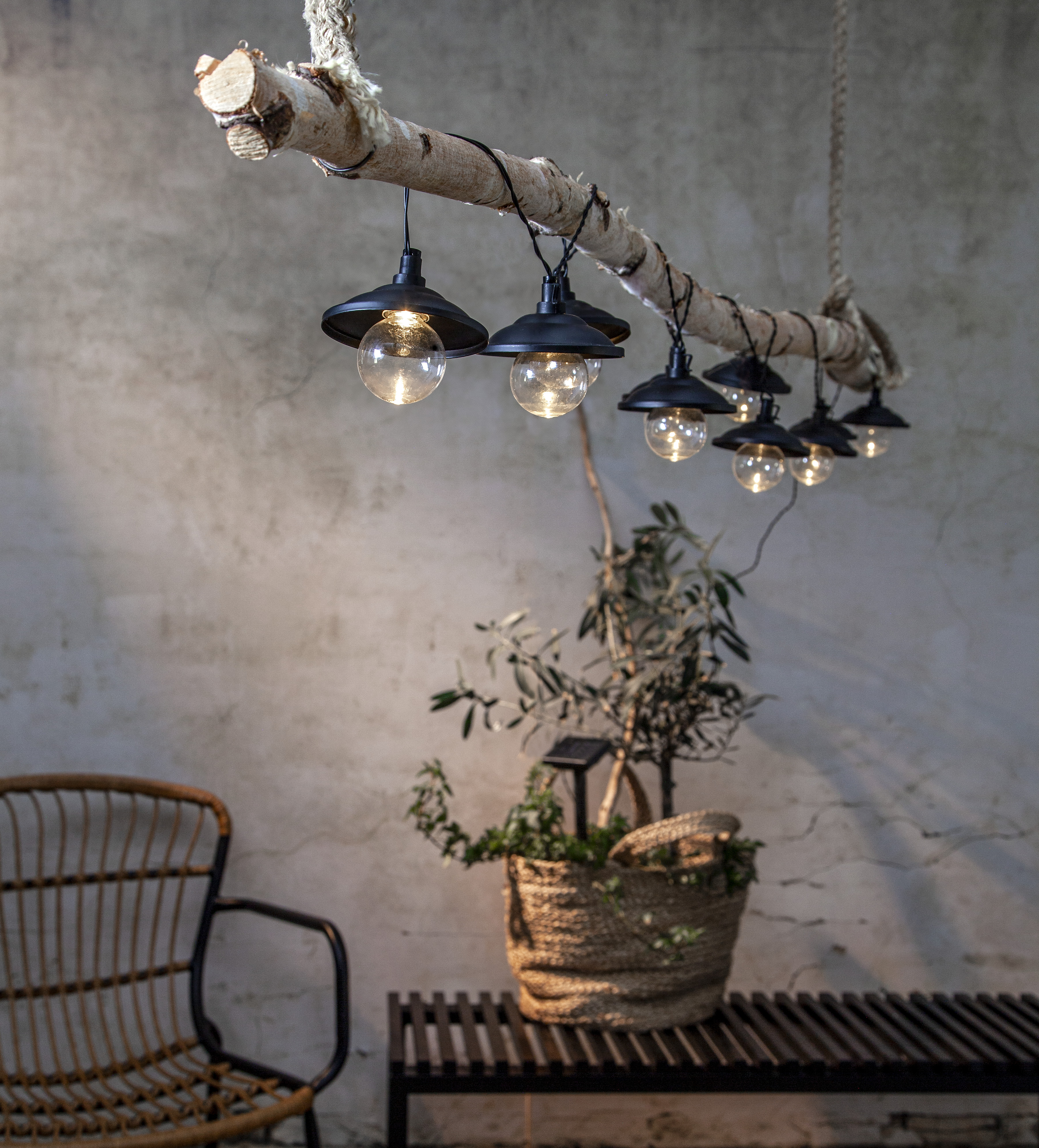 Ljusslinga Globe 180 cm med metallskärm. Solcells lampor