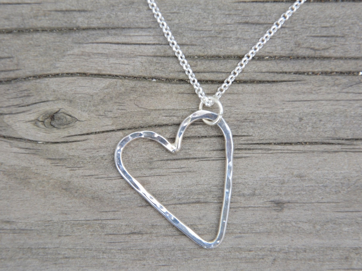 Halsband hjärta mellan äkta silver