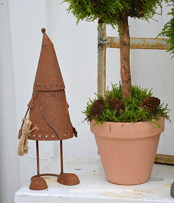 Rostigt tomte med säck 30 cm