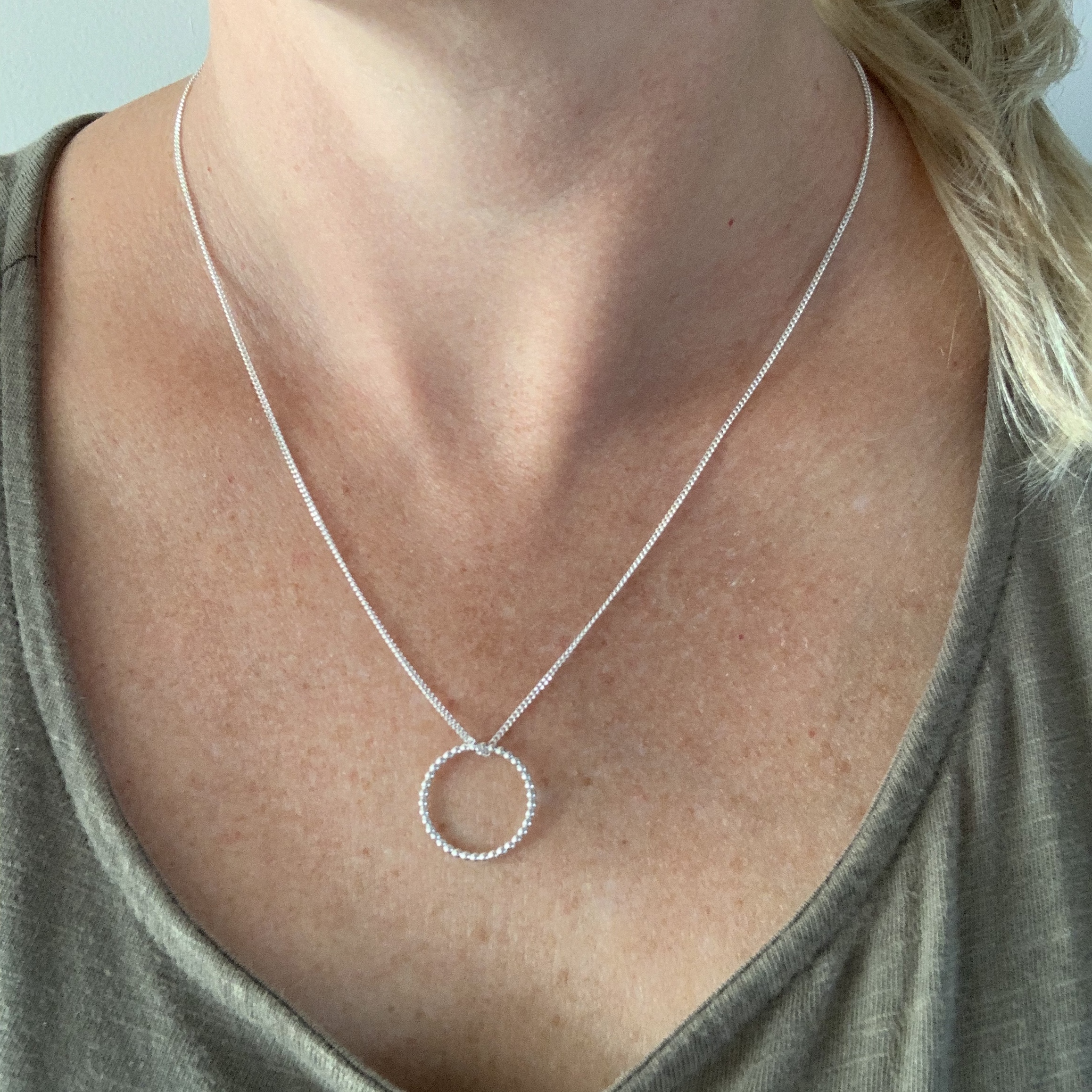 Halsband med kulring äkta silver