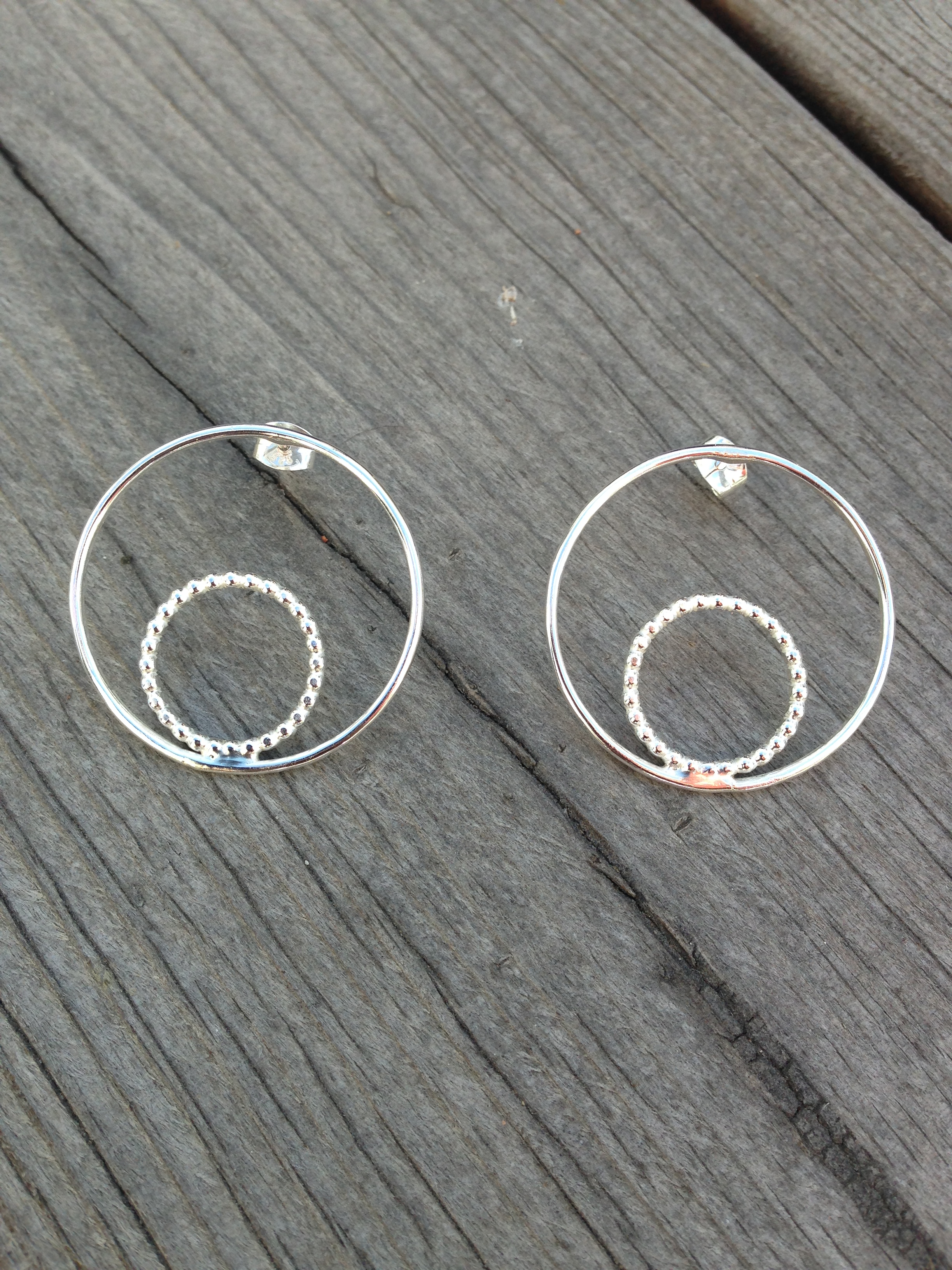 Örhänge cirkel med kulring äkta silver