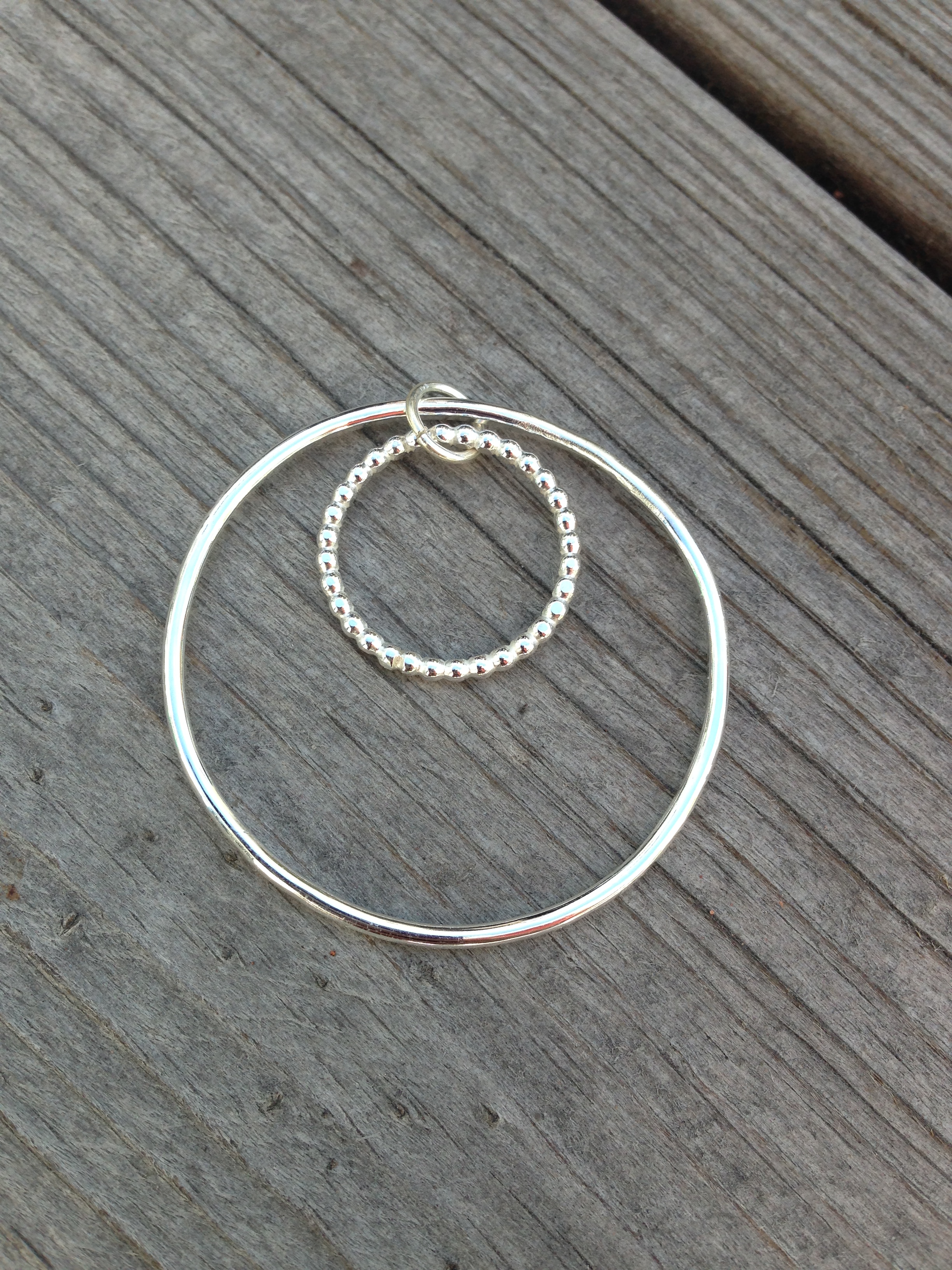 Hänge cirkel med kulring i äkta silver