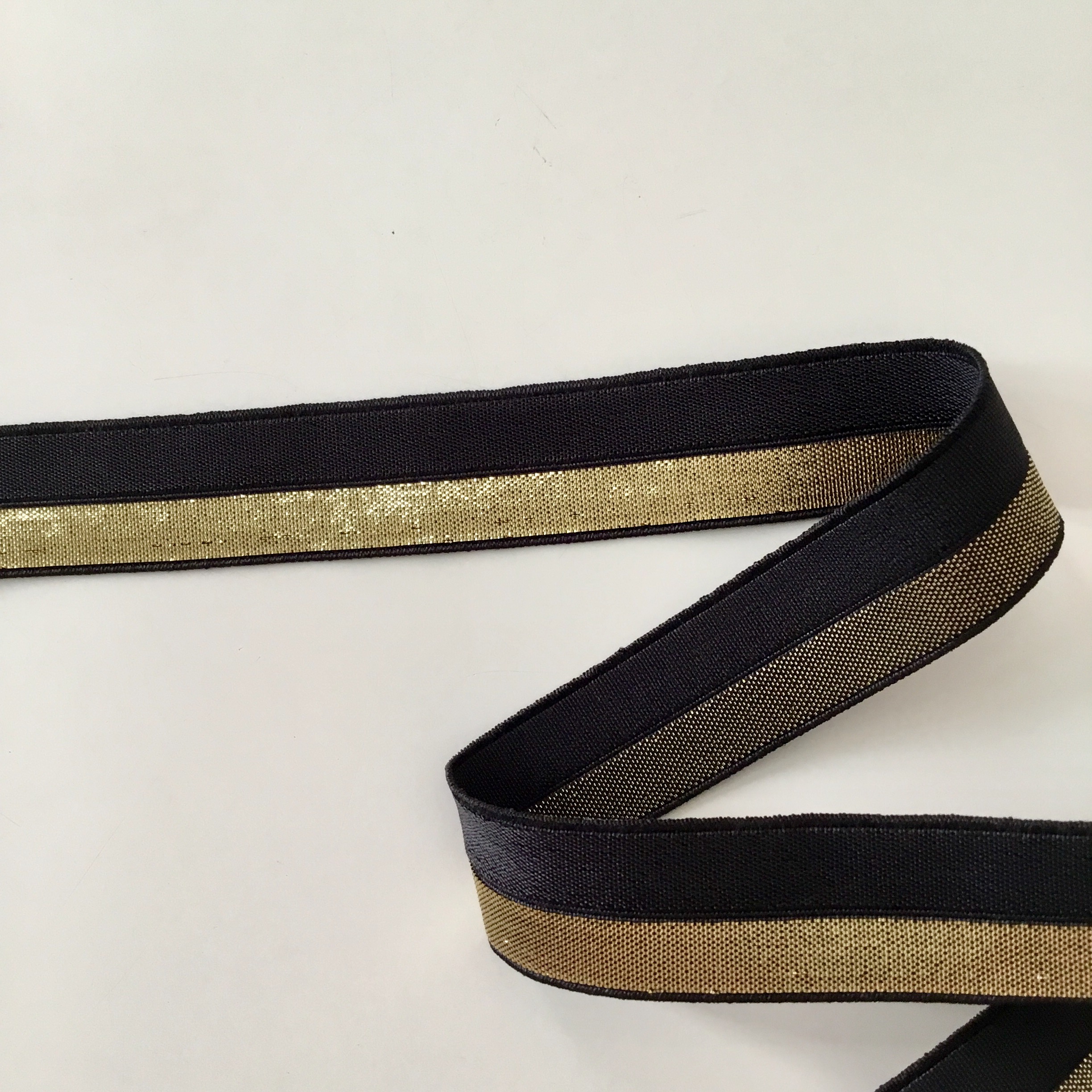 Vikresår metallic svart/guld 16mm - MT16