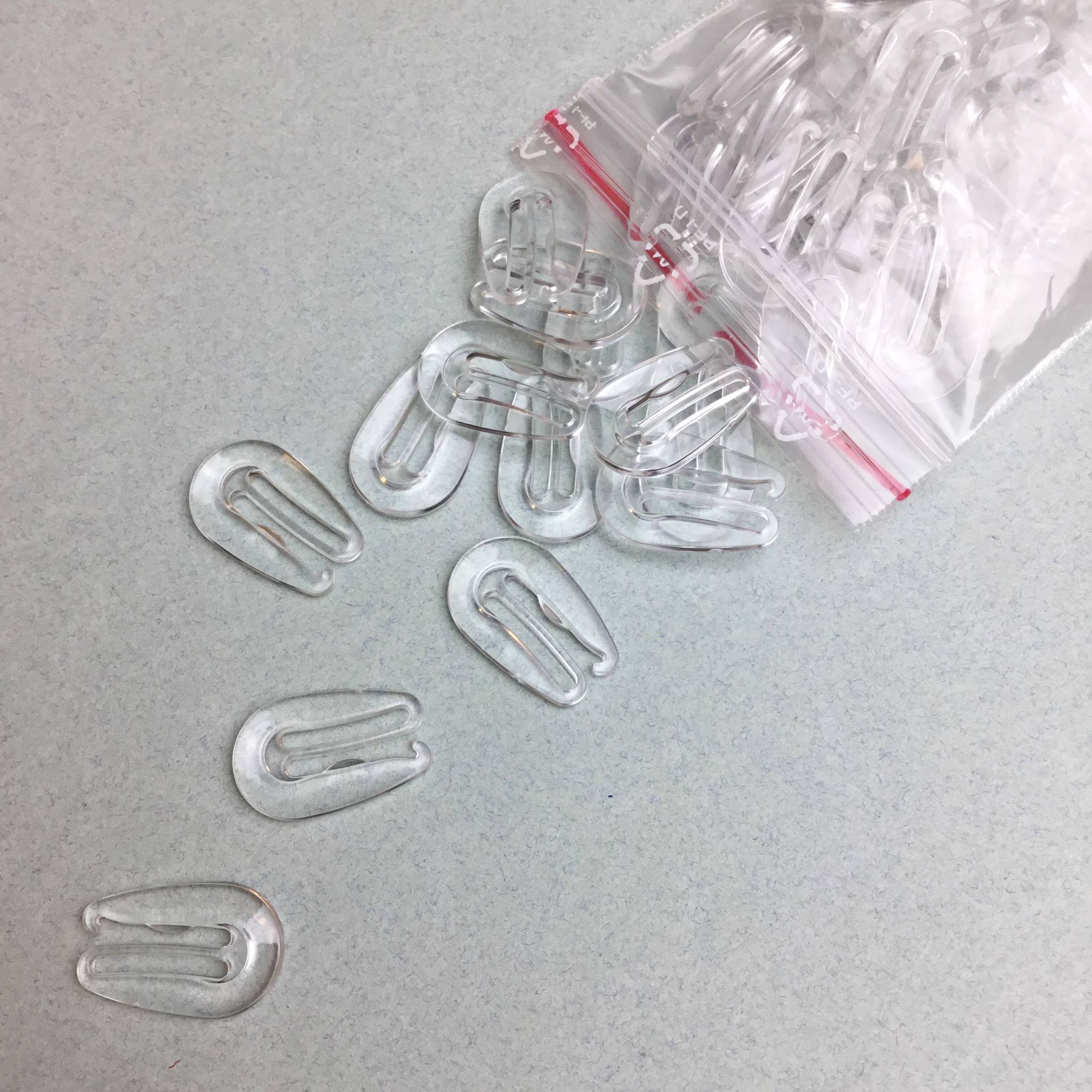 Hook 15mm - transparent plastic