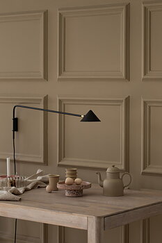 WATT & VEKE Vägglampa Kelly Long Svart