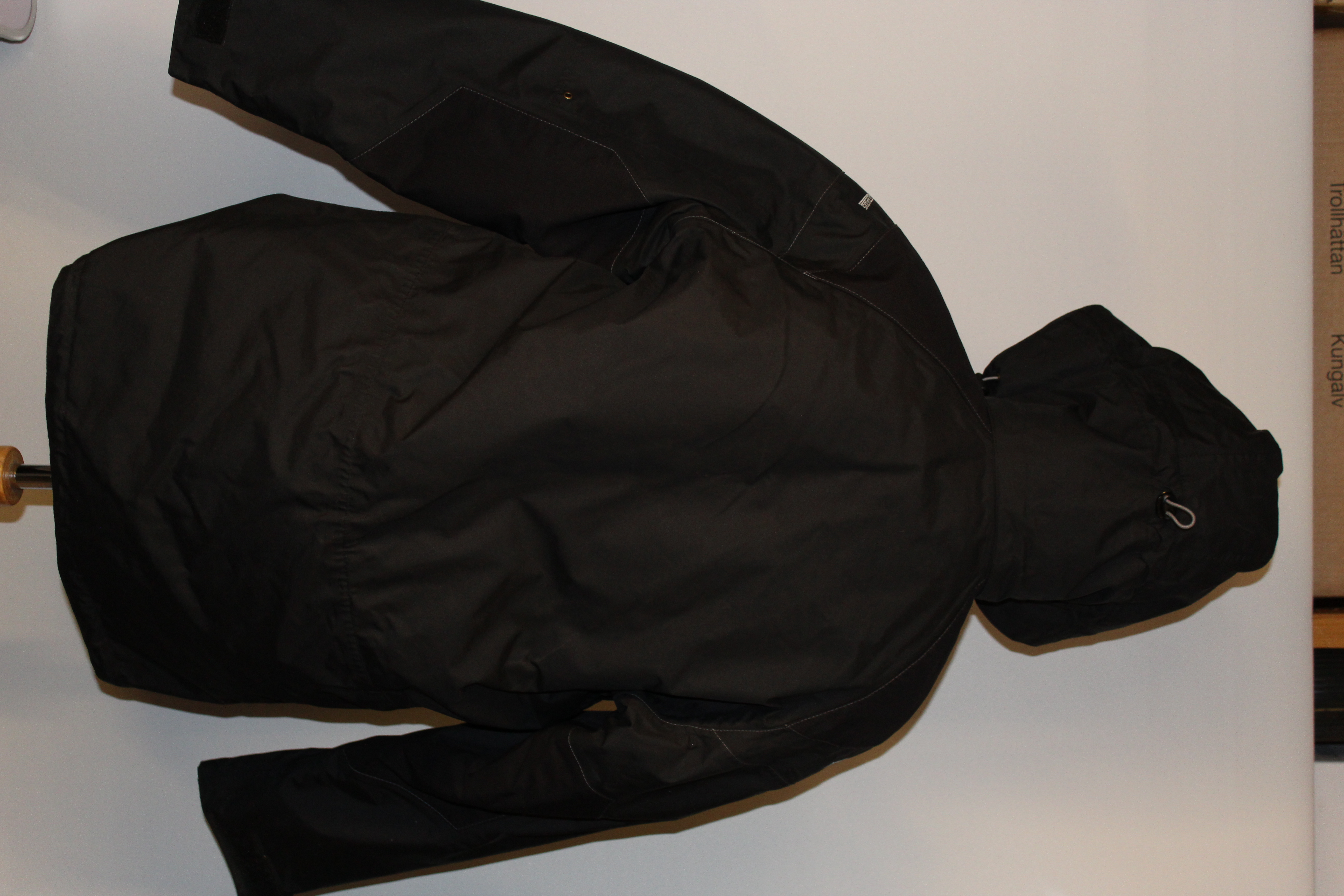 Svart goretex vinterjacka - 3
