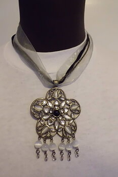 Halsband "Blomma"