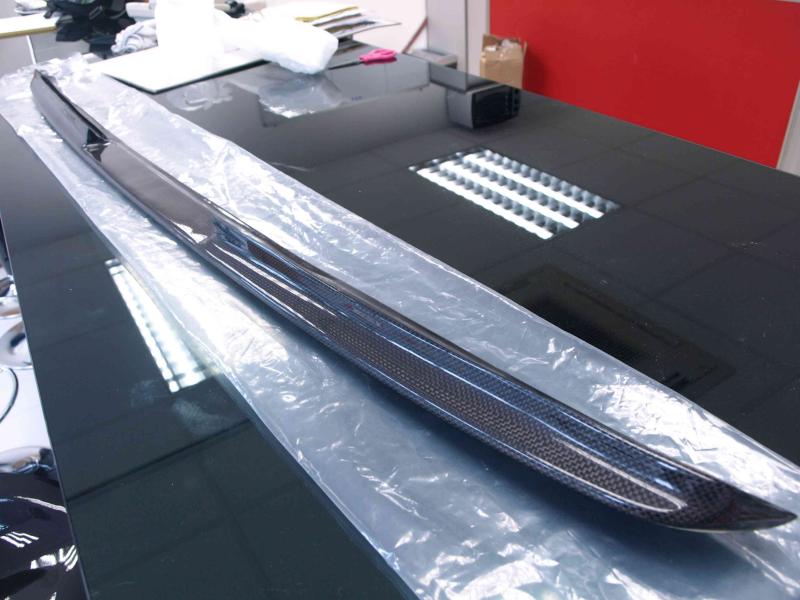 1.Kolfiber carbon wing  "C32 look" - 2